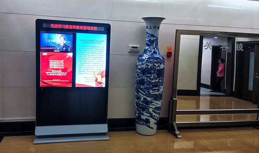 立式廣告機(jī)案例