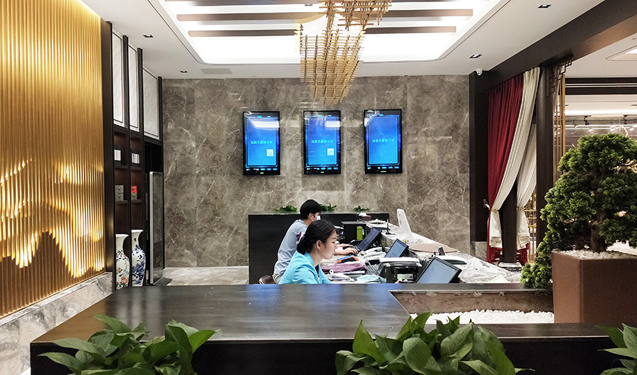 酒店壁掛廣告機案例